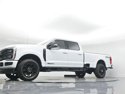 New 2026 Ford F250 Lariat w/ Black Appearance Package image 32