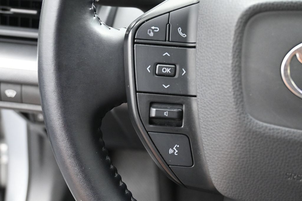 Certified 2024 Toyota Prius LE FWD image 15