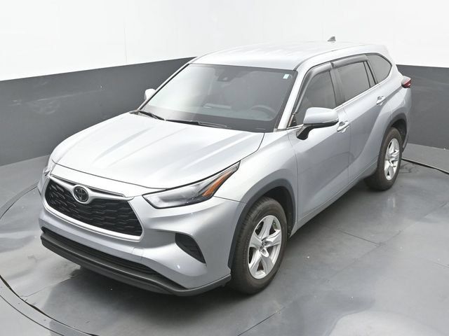 Used 2023 Toyota Highlander L FWD image 16