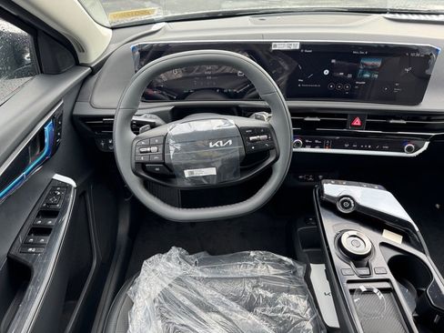 New 2025 Kia EV6 Wind image 10