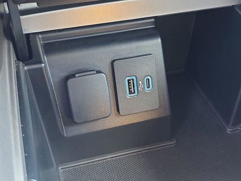 Used 2020 Ford Explorer Platinum w/ Premium Technology Package image 26