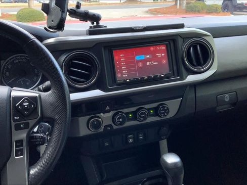 Used 2018 Toyota Tacoma SR5 image 7