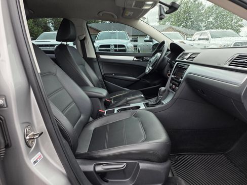 Used 2013 Volkswagen Passat 2.5 SE FWD image 26