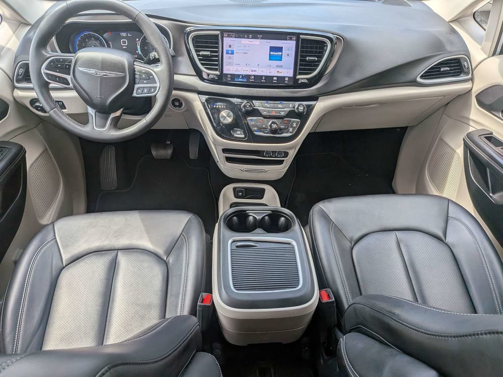 Used 2024 Chrysler Pacifica Touring-L FWD image 17