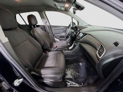 Used 2020 Chevrolet Trax LT image 28