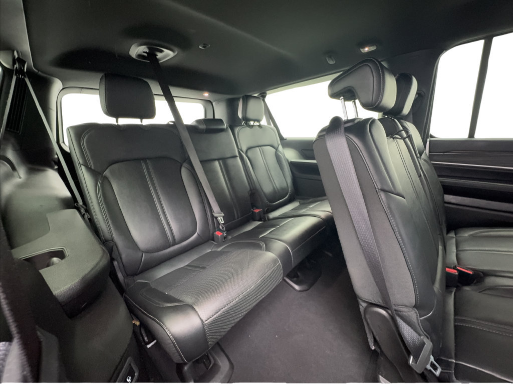 Used 2024 Jeep Wagoneer L Series II RWD image 30
