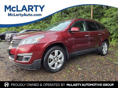 Used 2017 Chevrolet Traverse LT w/ Style and Technology Package FWD image 1