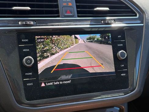 Used 2022 Volkswagen Tiguan SE image 17