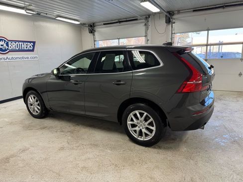 Used 2021 Volvo XC60 T5 Momentum image 3