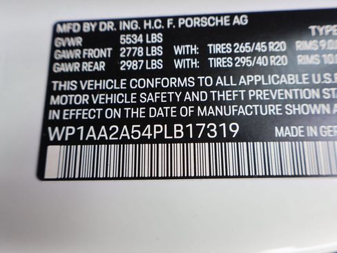 Certified 2023 Porsche Macan AWD/4WD image 37