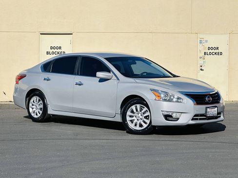 Used 2014 Nissan Altima 2.5 S FWD image 2