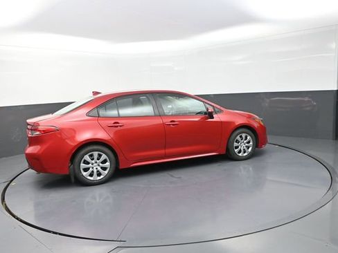 Used 2021 Toyota Corolla LE FWD image 74