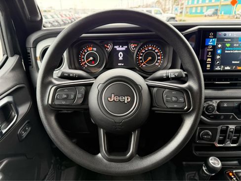 Used 2025 Jeep Wrangler Sport image 17