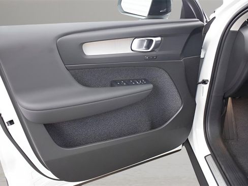 Certified 2025 Volvo XC40 B5 Plus image 26