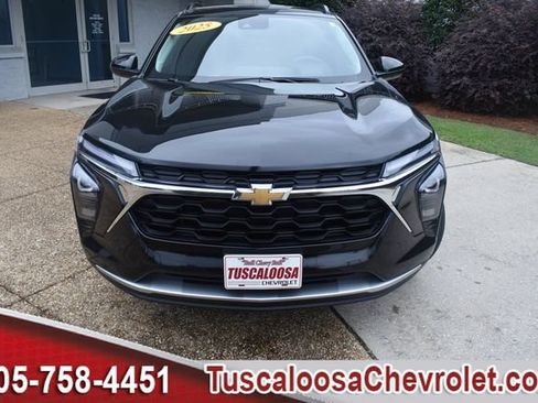 Certified 2025 Chevrolet Trax LT FWD image 4