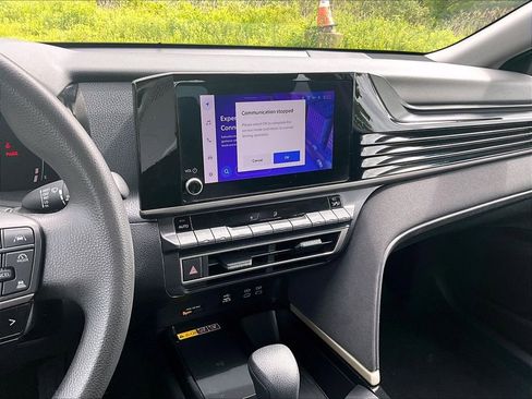 Used 2025 Toyota Camry SE FWD image 25