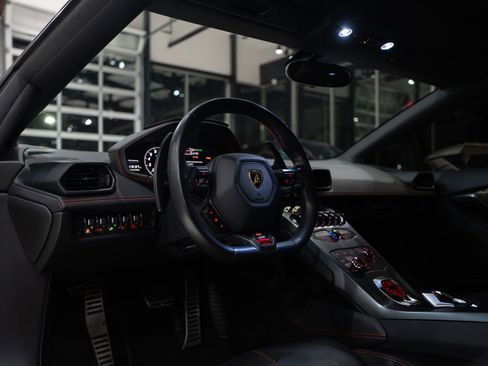 Used 2015 Lamborghini Huracan LP 610-4 AWD/4WD image 12