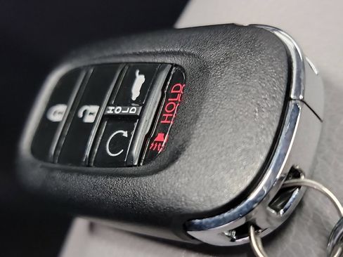 Used 2025 Honda Pilot Touring image 32