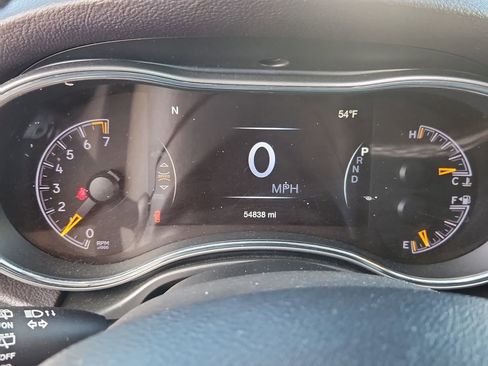 Used 2021 Jeep Grand Cherokee Laredo image 20