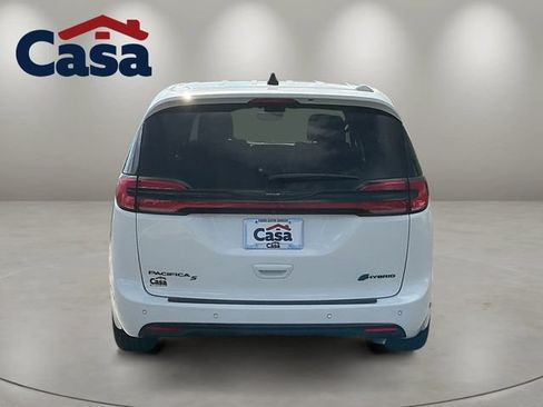 Used 2023 Chrysler Pacifica Limited w/ Uconnect Theater Family Group FWD image 6