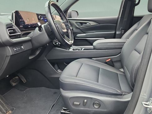 Used 2024 Chevrolet Traverse LT image 16