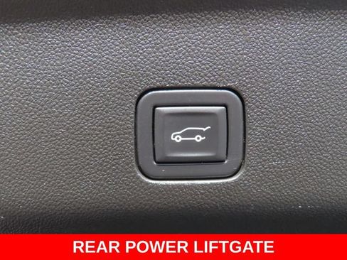 Used 2023 GMC Yukon SLT w/ SLT Luxury Package AWD/4WD image 35