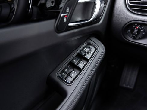 Certified 2026 Porsche Macan image 21