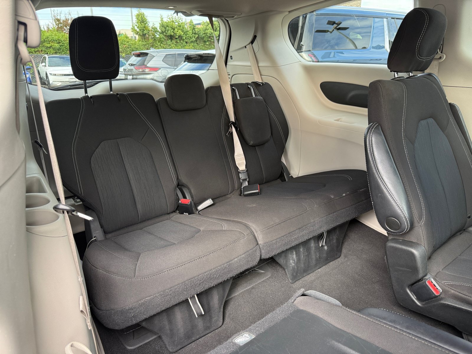Used 2022 Chrysler Voyager LX FWD image 21