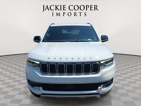 Used 2024 Jeep Wagoneer Series II w/ Flexible Seating Group RWD image 2