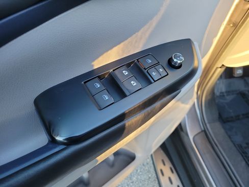 Used 2017 Toyota Highlander XLE image 15