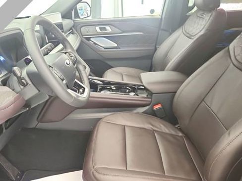 New 2026 Ford Explorer Platinum w/ LUX Leather Package AWD/4WD image 10