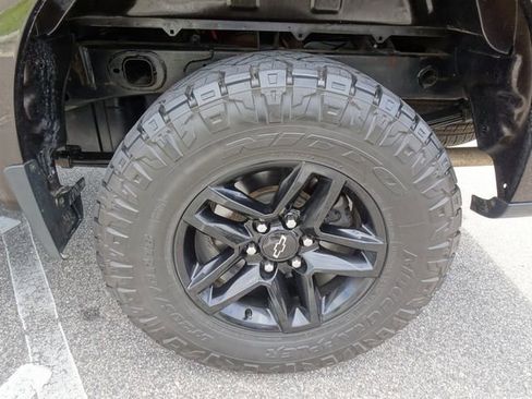 Used 2019 Chevrolet Silverado 1500 LT Trail Boss AWD/4WD image 37