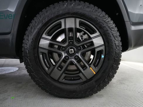 Used 2025 Rivian R1S Adventure image 9