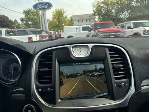 Used 2018 Chrysler 300 Touring image 23