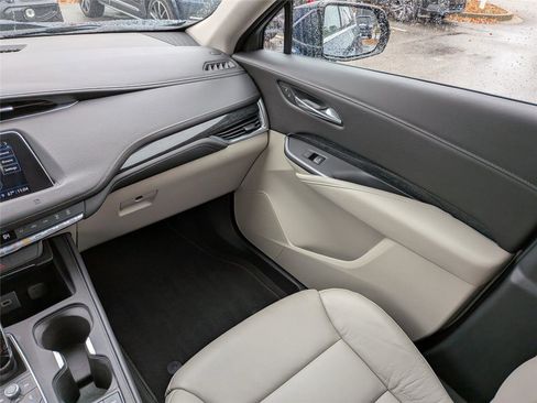 Used 2021 Cadillac XT4 Premium Luxury image 18