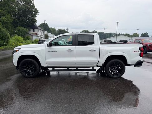 Used 2024 Chevrolet Colorado Z71 w/ Z71 Convenience Package 2 AWD/4WD image 3