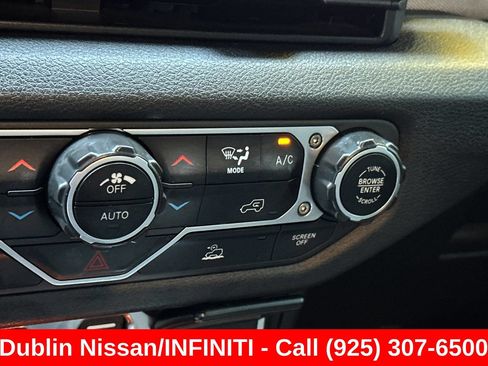 Used 2024 Jeep Wrangler Unlimited AWD/4WD image 30