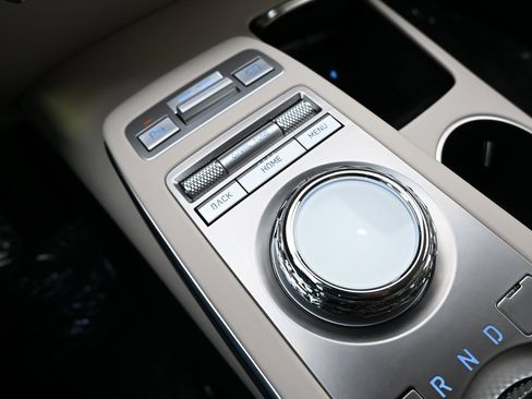 Used 2025 Genesis GV70 2.5T Select w/ Advanced Package image 34