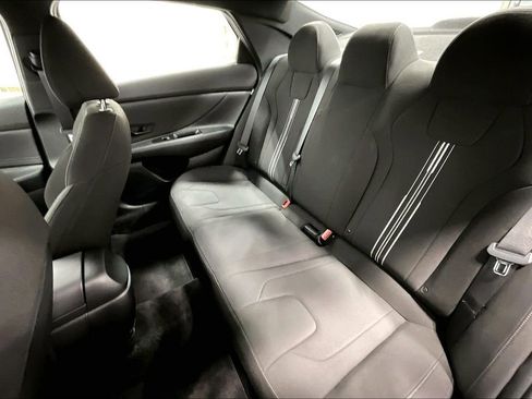 Certified 2025 Hyundai Elantra SEL image 34