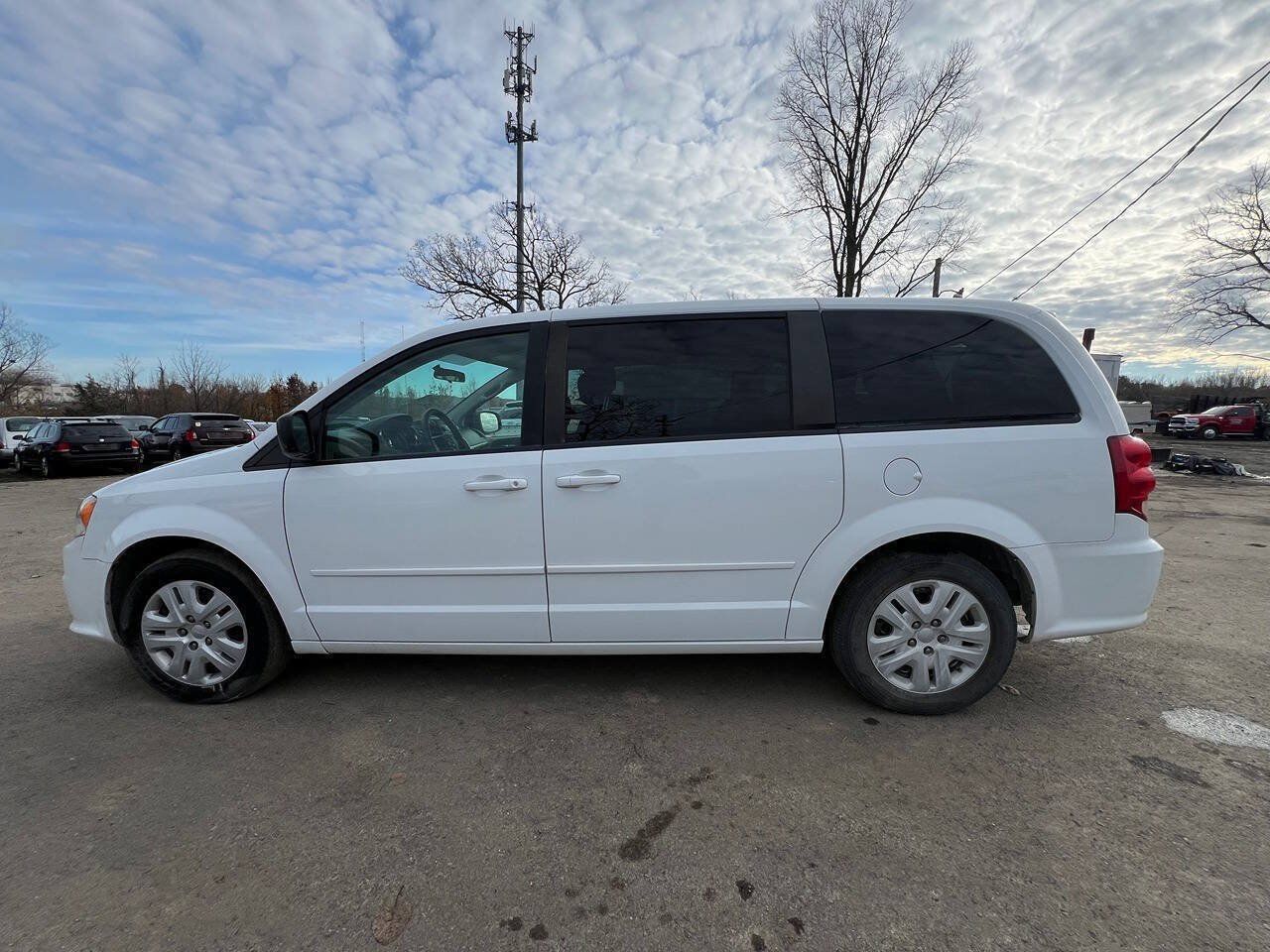 Used 2017 Dodge Grand Caravan SE FWD image 9