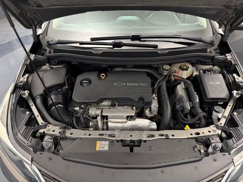 Used 2018 Chevrolet Cruze LT w/ Convenience Package FWD image 8