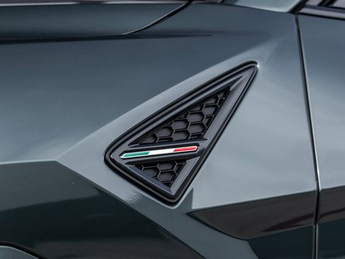 Used 2025 Lamborghini Urus SE image 14