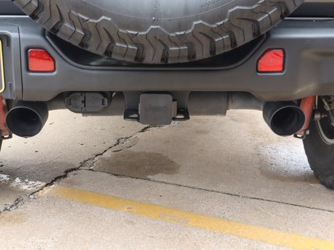Used 2023 Jeep Wrangler Unlimited Rubicon w/ Xtreme 35 Tire Package AWD/4WD image 13