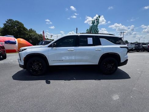 Used 2025 Chevrolet Traverse RS FWD image 6