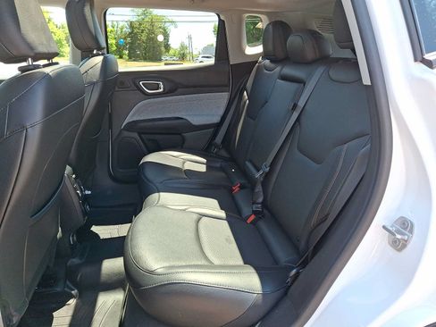 Used 2022 Jeep Compass Latitude w/ Sun and Sound Group AWD/4WD image 8