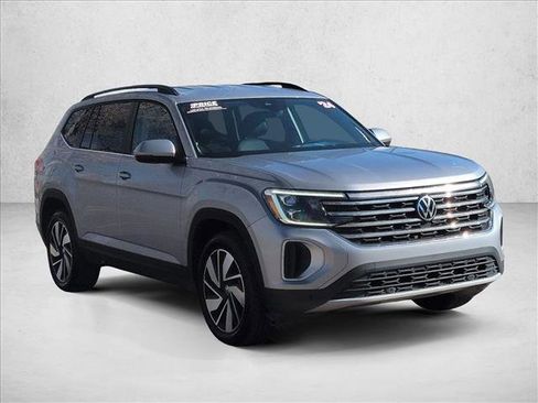Used 2024 Volkswagen Atlas SE image 3