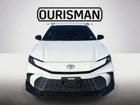 Used 2025 Toyota Camry SE FWD image 2