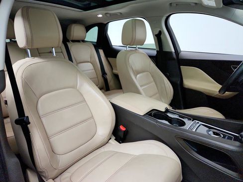 Used 2017 Jaguar F-PACE Prestige image 27