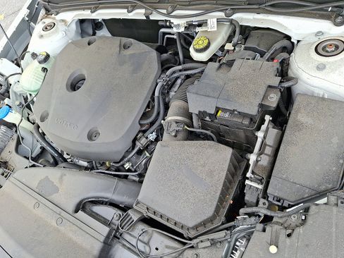 Used 2022 Volvo XC40 T5 R-Design w/ Advanced Package image 29