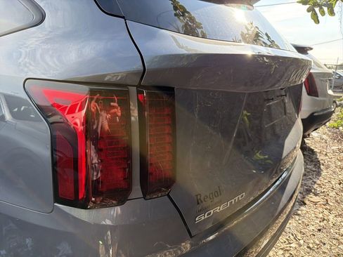Certified 2023 Kia Sorento S w/ Panoramic Sunroof Package FWD image 9